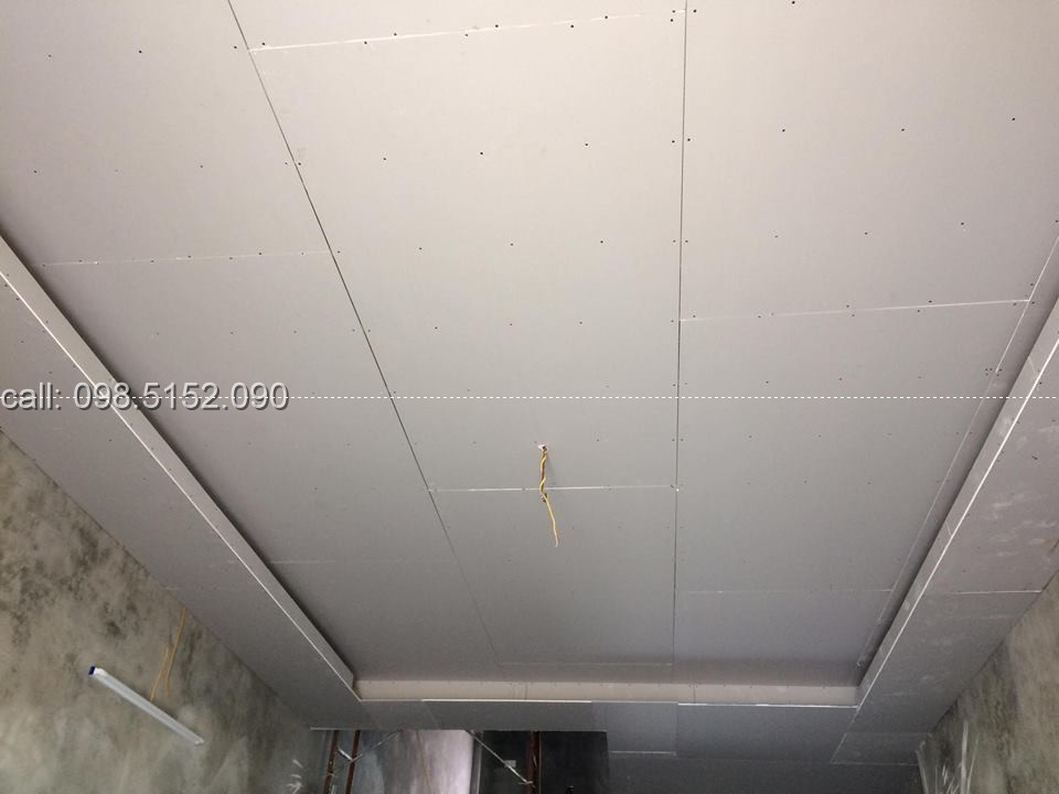 Trần thạch cao giật cấp đèn hắt cho nhà mái tôn