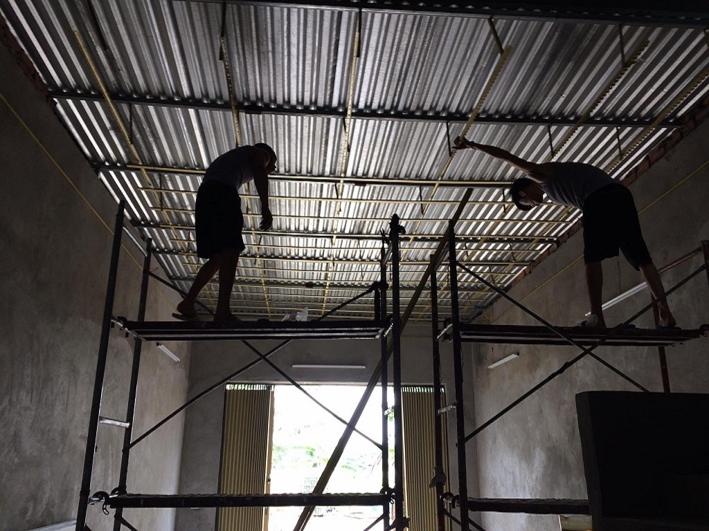 Hệ khung xương trần chìm trước khi lắp tấm
