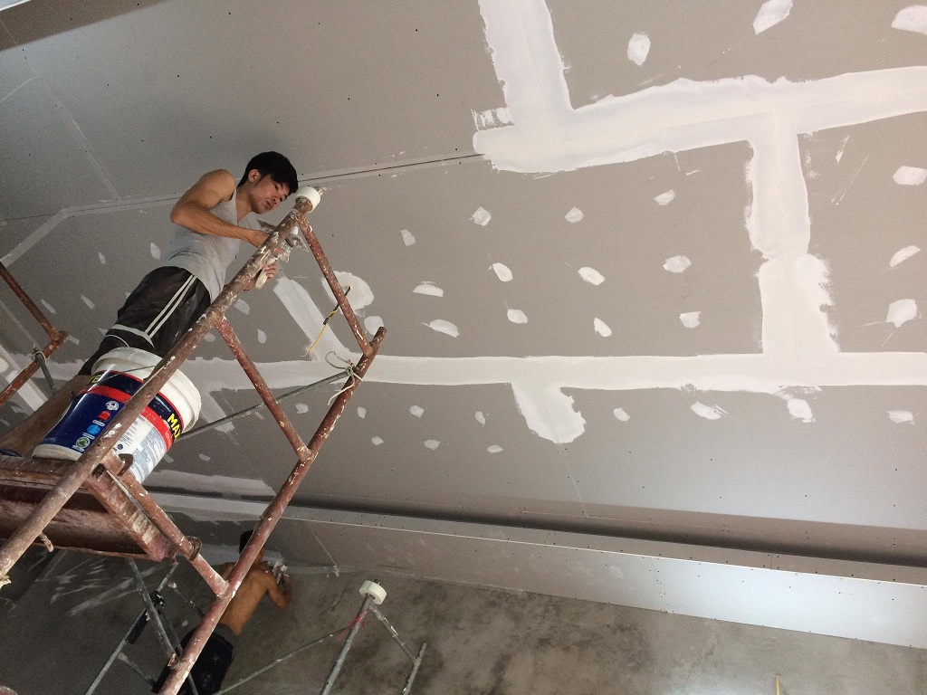 Xử lý mối nối trước khi bả matit