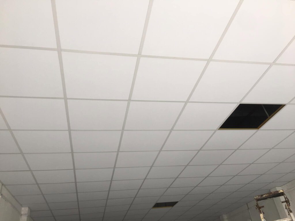 Hoàn thiện trần thả cho văn phòng công ty Hoàn thiện trần thả cho văn phòng công ty